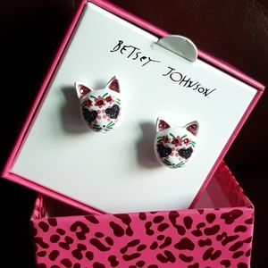 💗BETSEY JOHNSON  CAT EARRINGS 💗